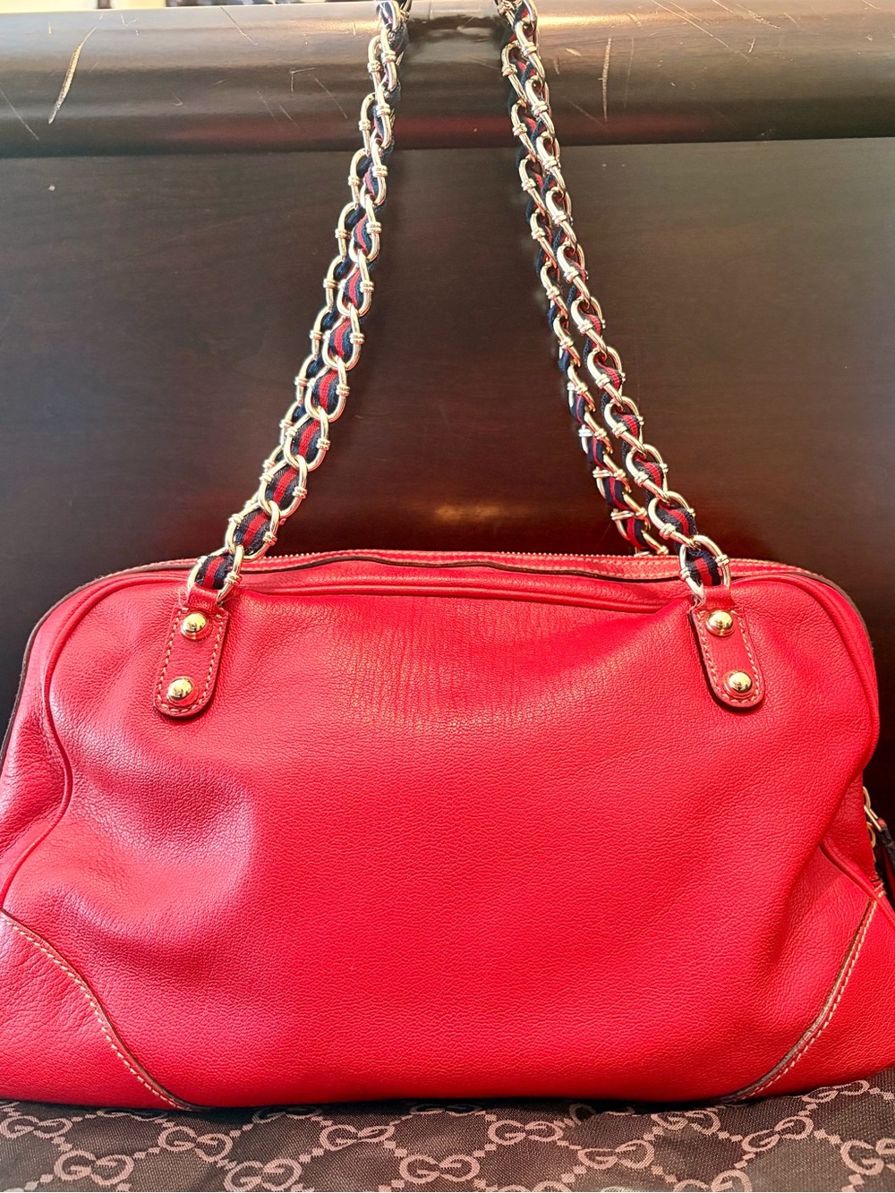 Gucci Red Leather Shoulder Bag with Gold-Tone Chain Straps - Picture 7 of 13